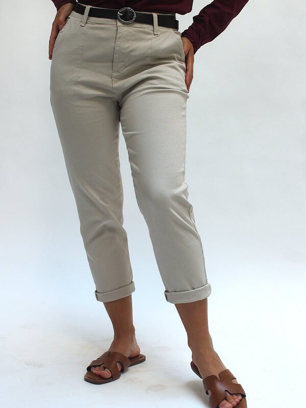 Pantalón de corte slim beige marrón