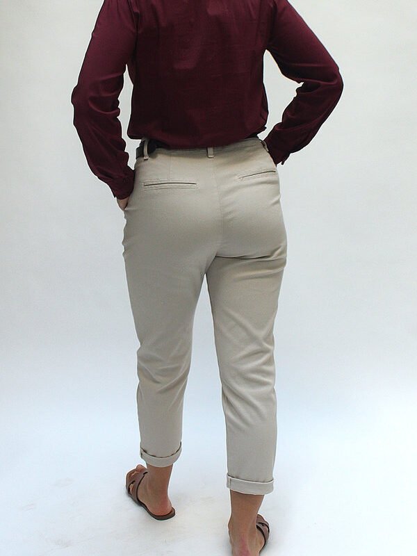 Pantalón de corte slim beige marrón - Imagen 4