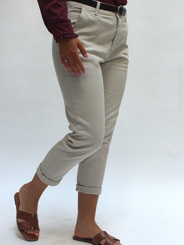 Pantalón de corte slim beige marrón - Imagen 6