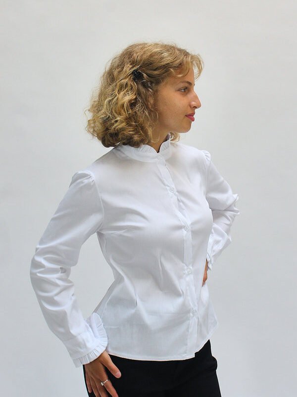 Camisa de cuello fruncido blanca
