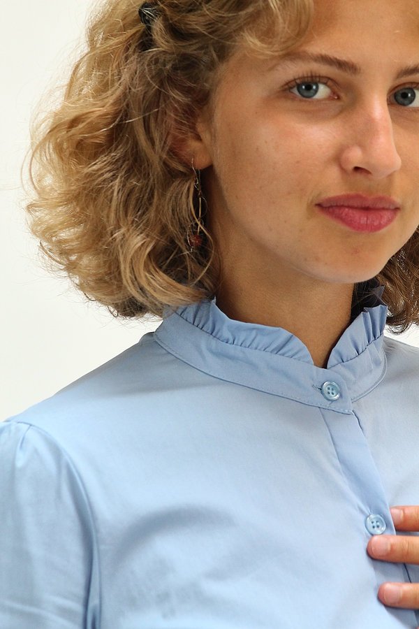 Camisa de cuello fruncido azul - Imagen 5