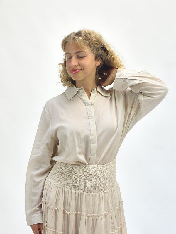 Camisa oversize corte clásico crudo