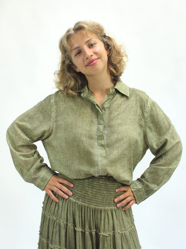 Camisa oversize corte clásico kaki