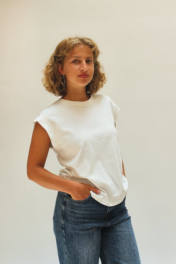 Camiseta sin mangas de algodón blanco - Imagen 6