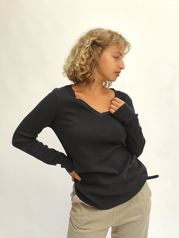 Camiseta basica canalé cuello V antracita