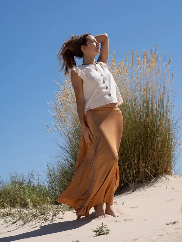 Falda raso lisa camel