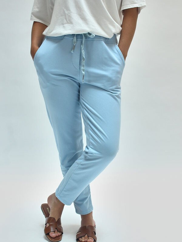 Pantalón jogger con escrita cielo - Imagen 2