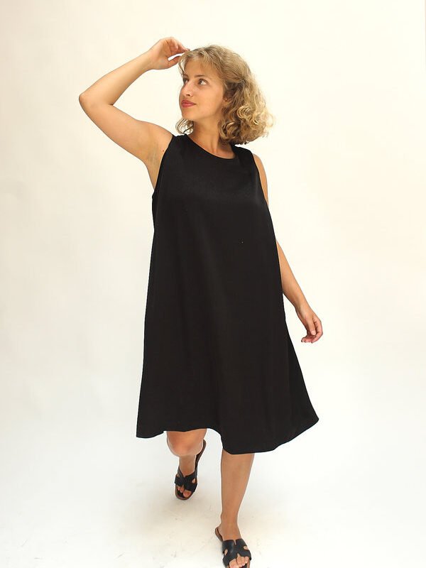 Vestido midi de raso negro